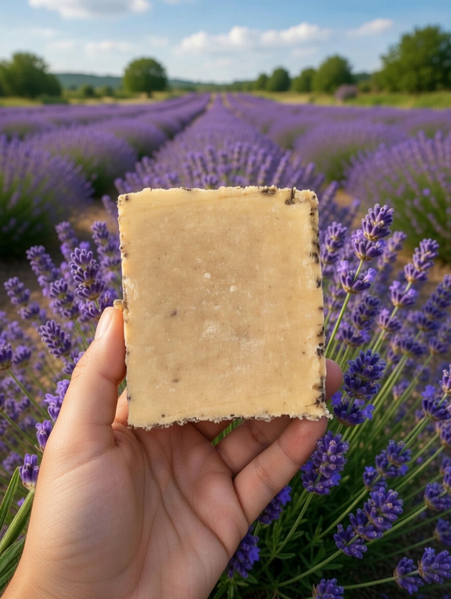Présentation du savon Lavande apaisante Les Abeilles de Victoire