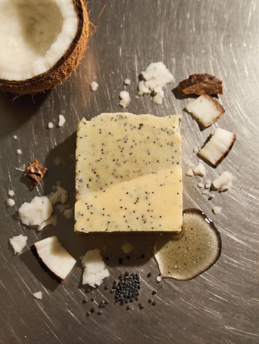 Présentation du savon exfoliant coco Les Abeilles de Victoire